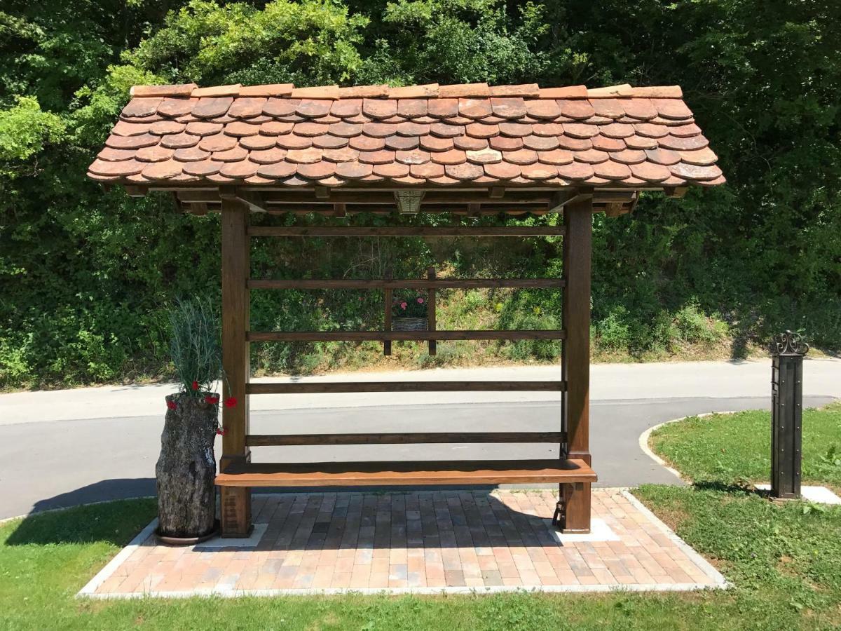 Wooden Hut At Tourist Farm Artisek Villa Store Buitenkant foto